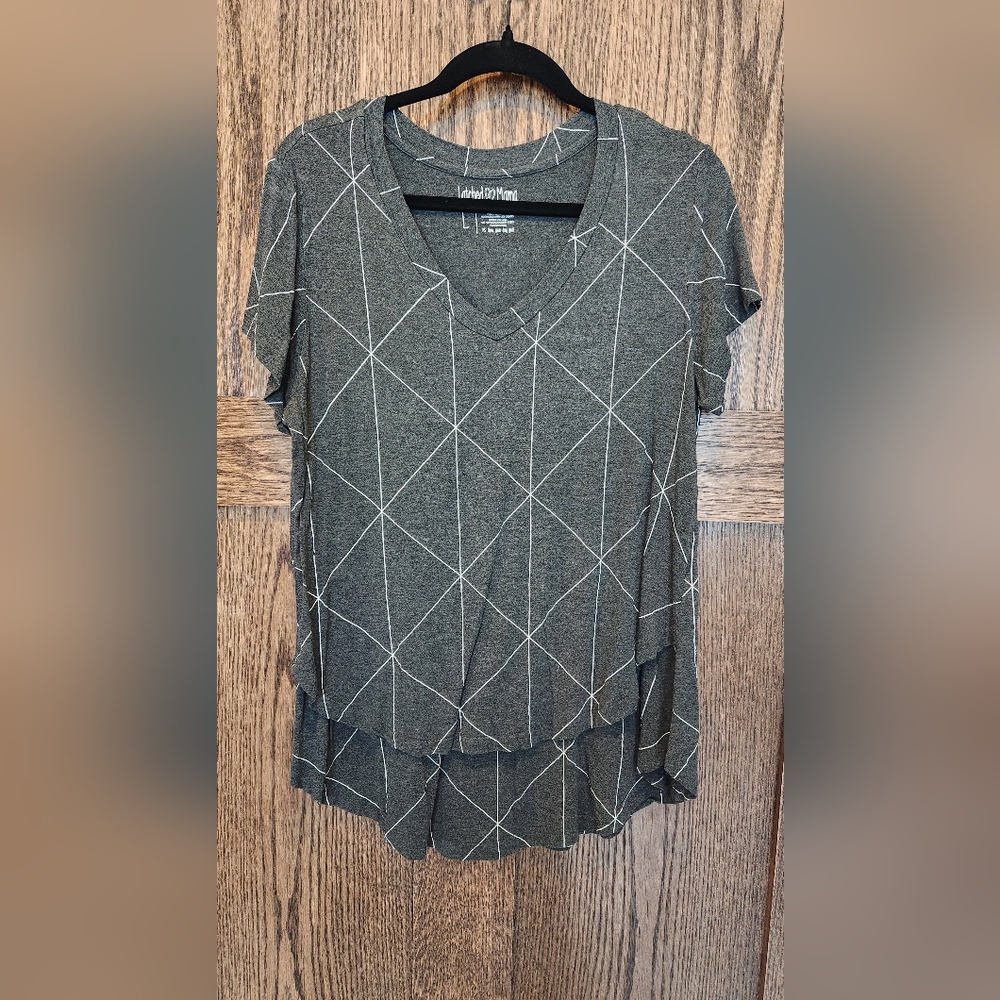 Latched Mama Gray V‑Neck Geometric Layered Tee